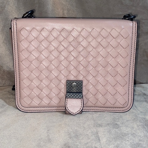 Bottega Veneta Runway Accordion
Shoulder Bag Intrecciato Nappa Small crossbody - Picture 1 of 15